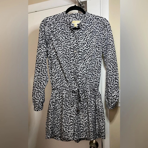 MICHAEL Michael Kors Long Sleeve Button Down Romper Black White Animal Print S - Picture 3 of 10